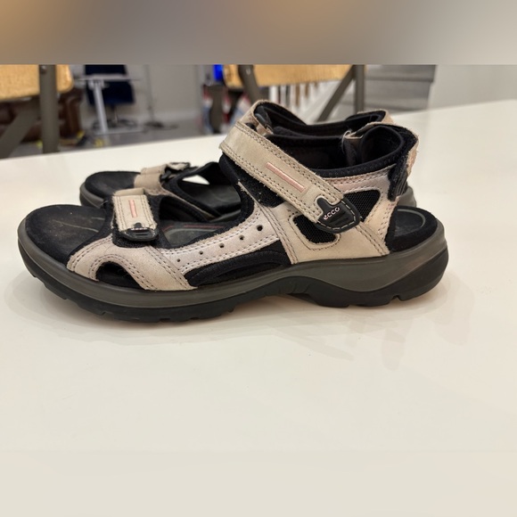 ECCO Women's Black and Cream Sandals - Picture 5 of 12